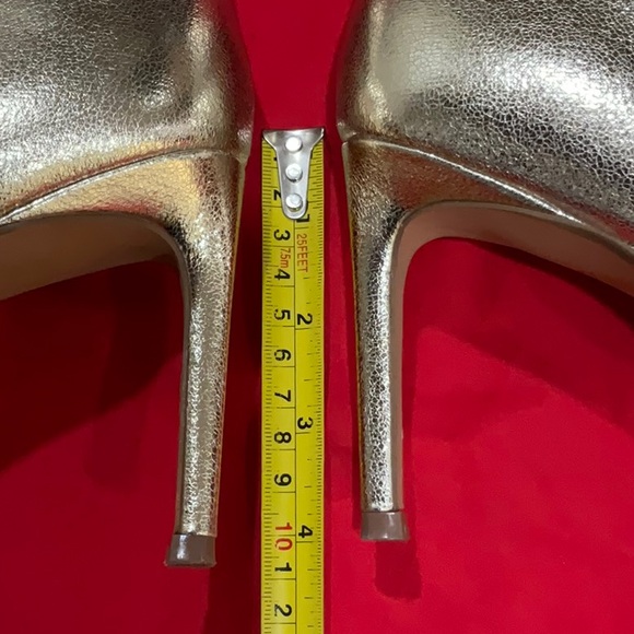 EUC Express Gold Metallic Ankle Boots - Size 7 - Picture 8 of 13